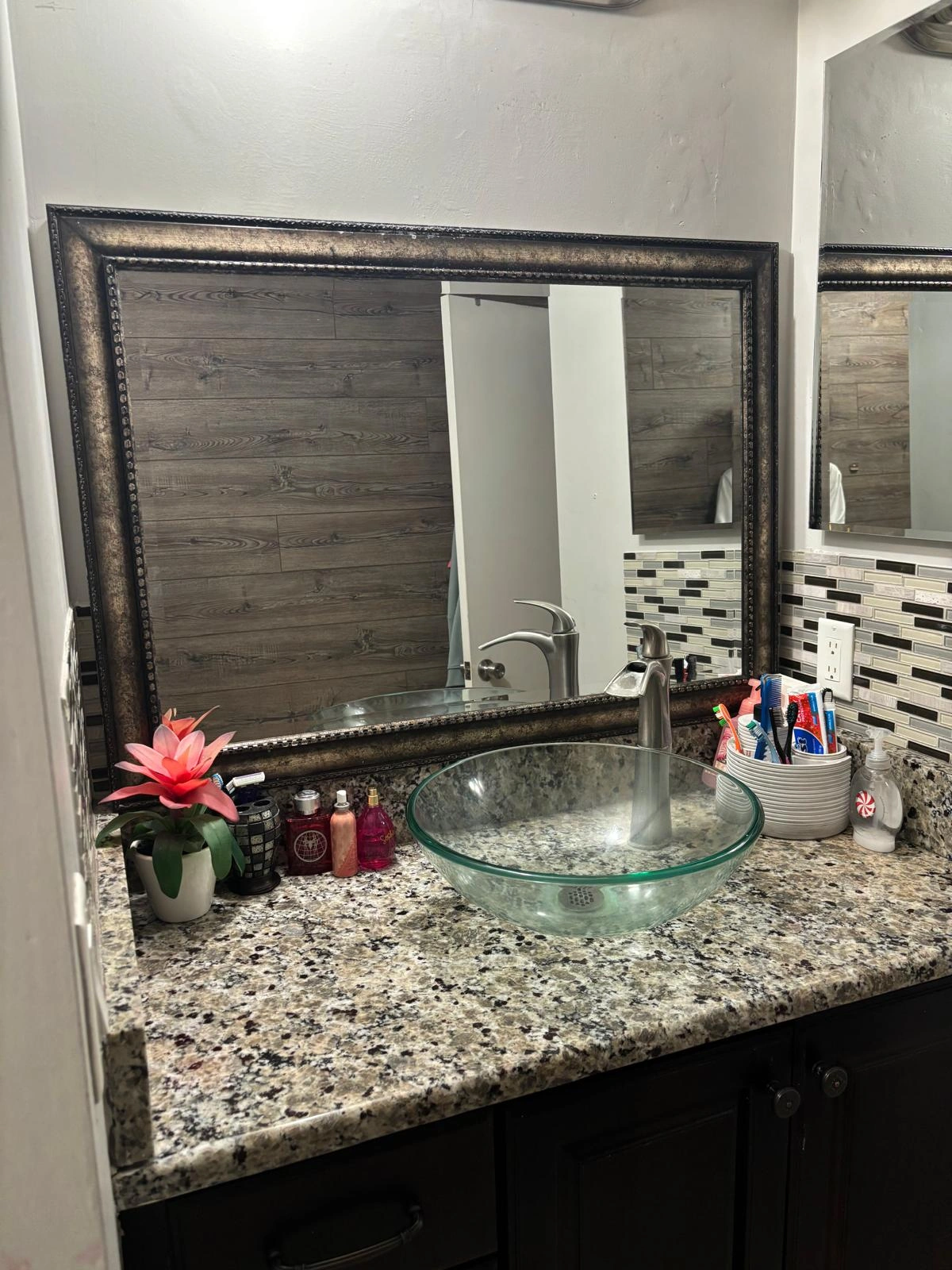 Bathroom sink deep cleaning service